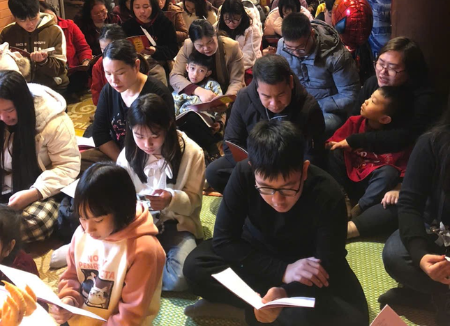 Thanh thiếu nhi Phật tử và phụ huynh về chùa Thanh tham gia khóa lễ đầu Xuân Ất Tỵ