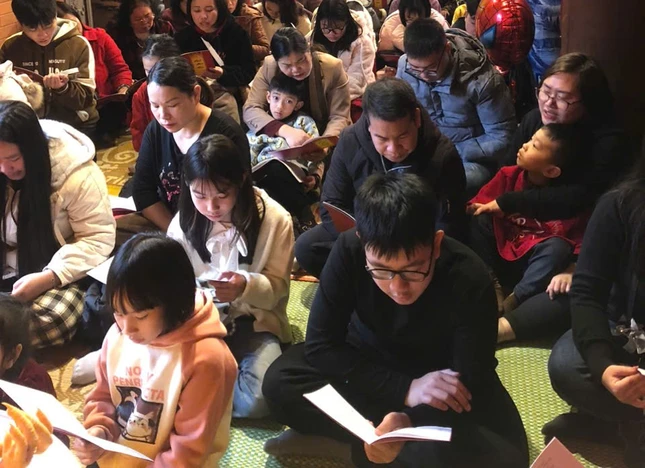 Thanh thiếu nhi Phật tử và phụ huynh về chùa Thanh tham gia khóa lễ đầu Xuân Ất Tỵ