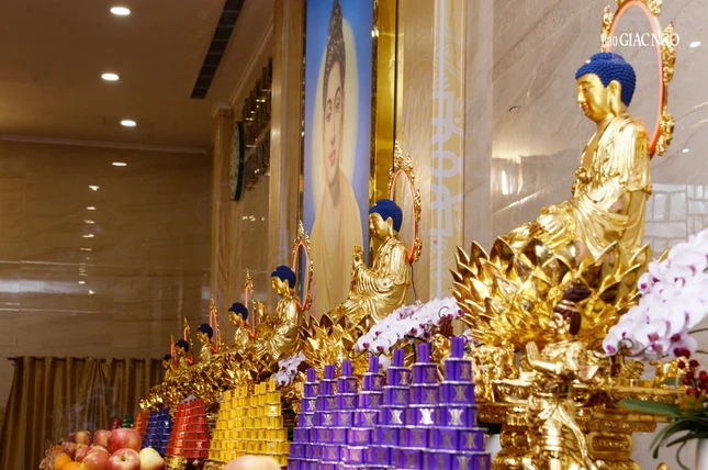 Chư Phật Dược Sư tôn nghiêm trong pháp hội tại Việt Nam Quốc Tự