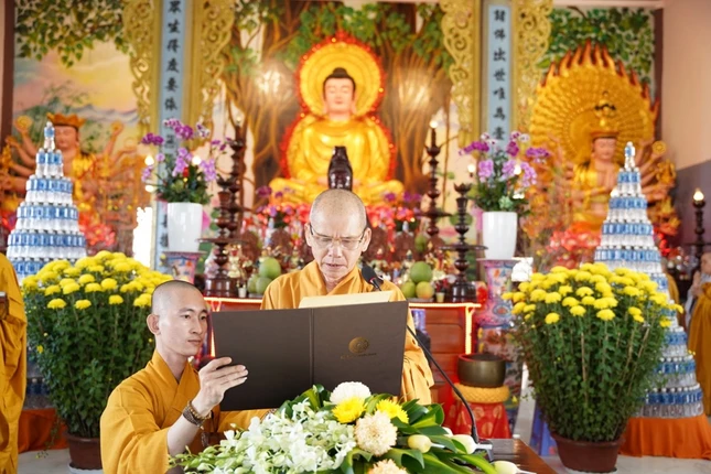 Hòa thượng Thích Hạnh Thể tuyên đọc Thư chúc Tết của Đức Pháp chủ GHPGVN Hòa thượng Thích Hạnh Thể tuyên đọc Thư chúc Tết của Đức Pháp chủ GHPGVN