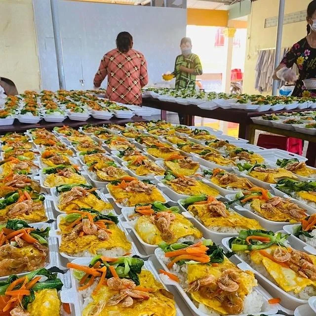 Thực đơn được anh Đệ thay đổi liên tục - Ảnh: Duy Tân Thực đơn được anh Đệ thay đổi liên tục - Ảnh: Duy Tân