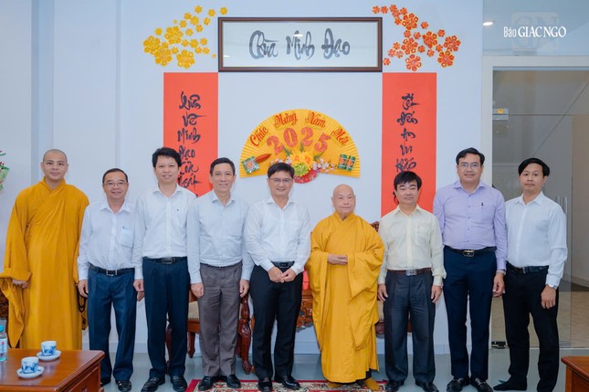 Phái đoàn chụp ảnh lưu niệm