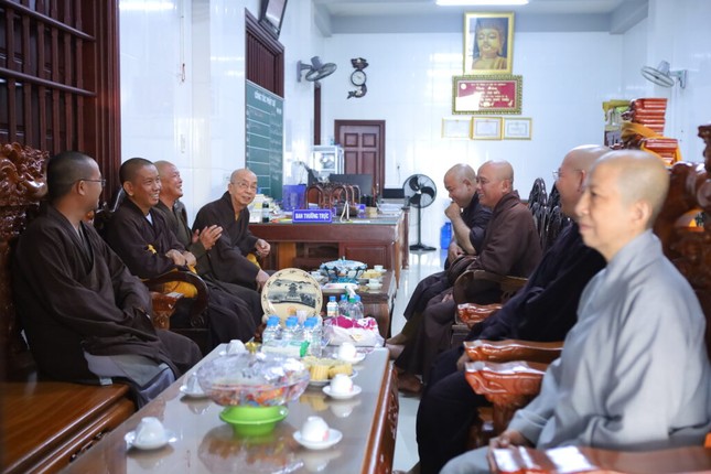 Chư tôn đức Tăng Ni Ban Thường trực Ban Trị sự tỉnh Bến Tre họp mặt đầu Xuân Ất Tỵ