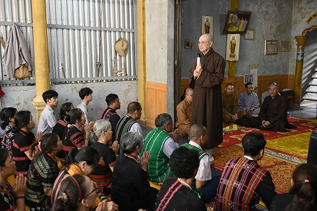 Hòa thượng Thích Huệ Phước chúc Tết đến đồng bào Phật tử