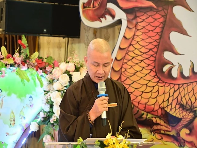 Cư sĩ Phúc Thắng phát biểu khai mạc pháp hội niệm Phật