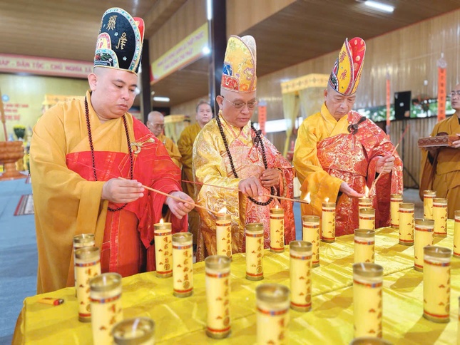 Nghi thức đốt nến xưng tán danh hiệu Đức Dược Sư Lưu Ly Quang Như Lai Nghi thức đốt nến xưng tán danh hiệu Đức Dược Sư Lưu Ly Quang Như Lai