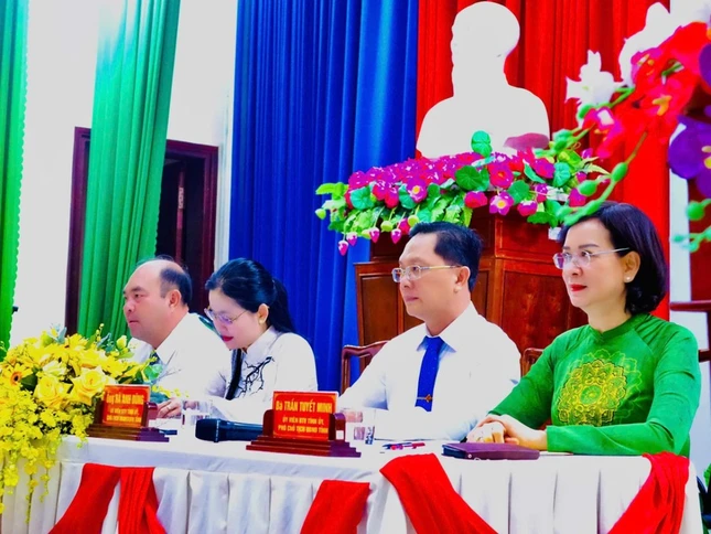 Chủ tọa buổi họp mặt