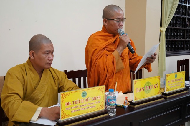 Đại diện Ban Thư ký thông qua một số công tác Phật sự