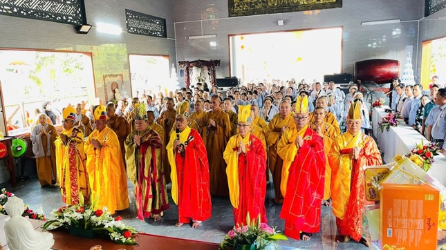 Lễ cầu nguyện, an vị Phật tại chánh điện