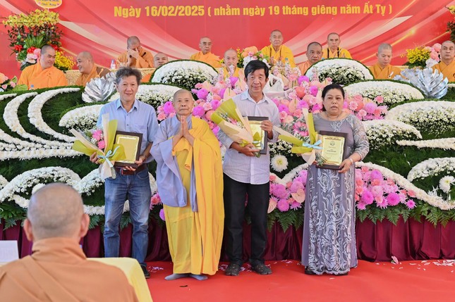 Ni sư Thích nữ Diệu Lành tri ân những Phật tử có công đức trong trùng tu chùa