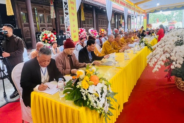 Chư tôn đức và các nhà nghiên cứu, học giả tham dự