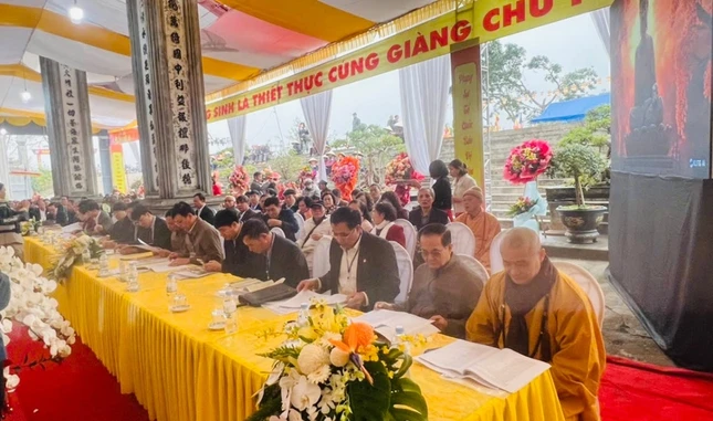 Các nhà nghiên cứu, học giả tham dự hội thảo