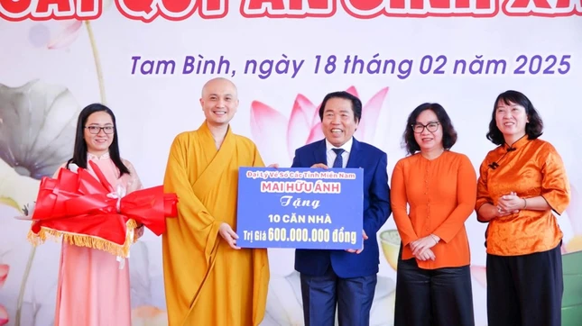 Một đơn vị ủng hộ 10 căn nhà tình thương cho người dân khó khăn