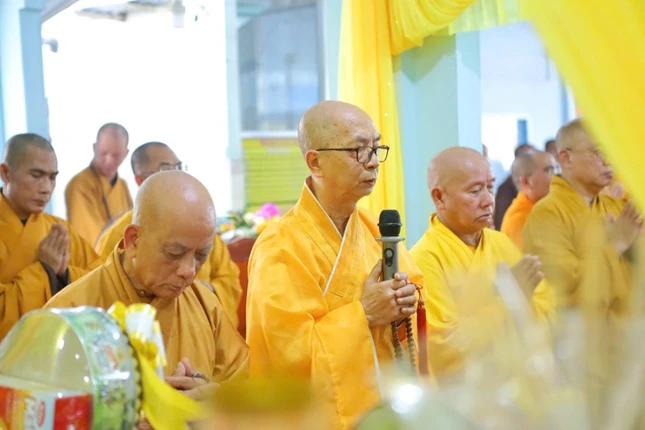 Hòa thượng Thích Nhựt Tấn ban đạo từ đến môn đồ pháp quyến