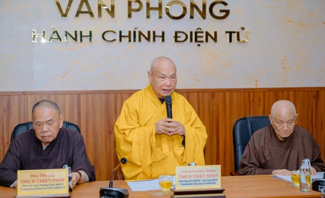 Trưởng lão Hòa thượng Chủ tịch Hội đồng Trị sự kiêm Trưởng ban Tăng sự T.Ư phát biểu đúc kết buổi họp tại Văn phòng II T.Ư Trưởng lão Hòa thượng Chủ tịch Hội đồng Trị sự kiêm Trưởng ban Tăng sự T.Ư phát biểu đúc kết buổi họp tại Văn phòng II T.Ư