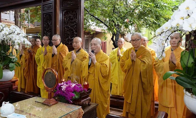 Chư tôn đức đại diện môn đồ pháp quyến