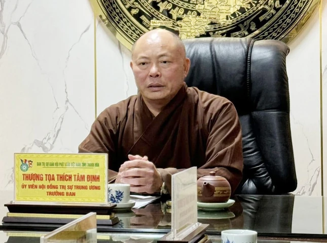 Thượng tọa Thích Tâm Định chủ trì buổi họp