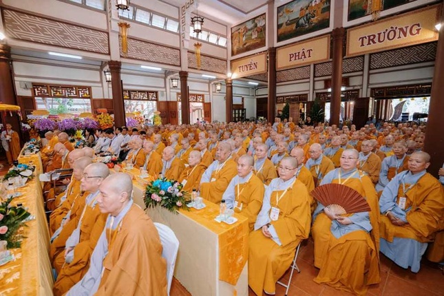 Chư Ni tham dự lễ