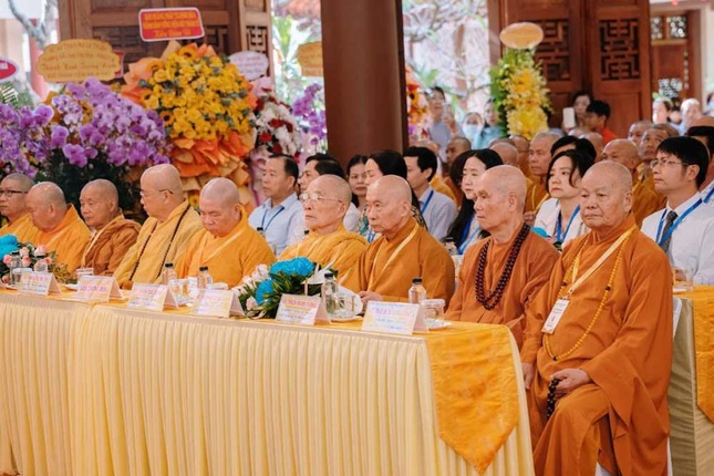 Chư vị giáo phẩm chứng minh và quý khách tham dự