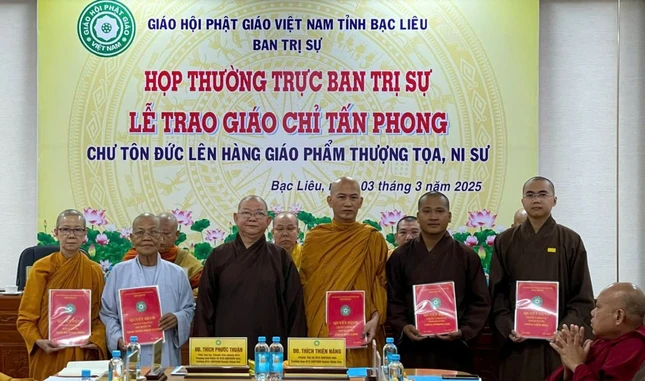 Trao quyết định thành lập Ban Quản trị đến 7 cơ sở tự viện