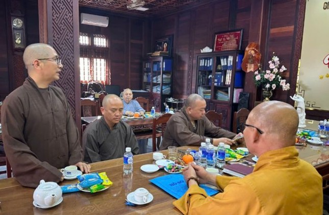 Đại đức Thích Nguyên Huấn trình kế hoạch hướng đến chào mừng Đại lễ Phật đản Phật lịch 2569