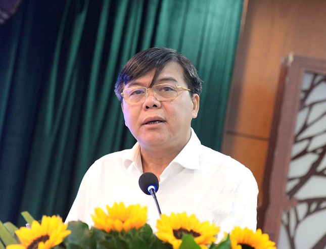 Phó Trưởng ban Tuyên giáo và Dân vận Thành ủy TP.HCM Tăng Hữu Phong báo cáo công tác báo chí, xuất bản năm 2024