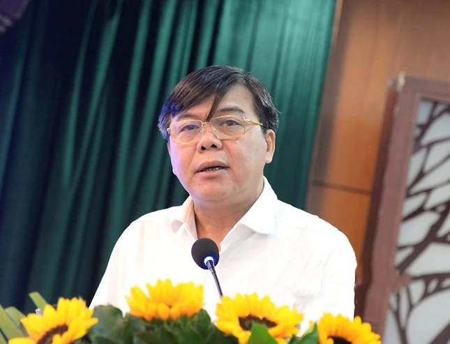 Phó Trưởng ban Tuyên giáo và Dân vận Thành ủy TP.HCM Tăng Hữu Phong báo cáo công tác báo chí, xuất bản năm 2024