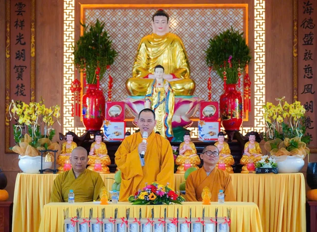 Thượng tọa Thích Thiện Thông ban đạo từ