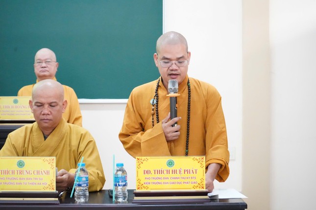 Đại đức Thích Huệ Phát báo cáo hoạt động Phật sự
