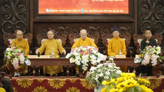 Chư tôn đức Hội đồng Trị sự tham dự hội thảo