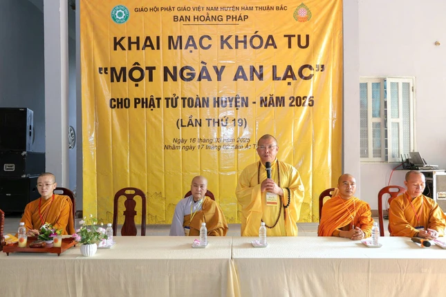 Thượng tọa Thích Quảng Cao khuyến tấn tu sinh tu tập