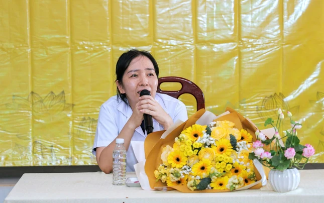 Bác sỹ Tăng Thị Mỹ Hạnh chia sẻ chăm sóc sức khỏe đến các tu sinh
