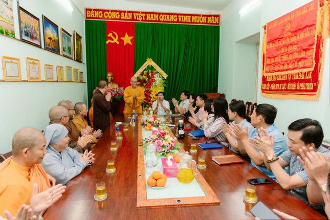 Ban Thường trực Ban Trị sự tỉnh thăm, chúc mừng lãnh đạo Sở Dân tộc và Tôn giáo tỉnh