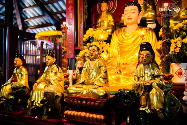 Chánh điện tôn thờ Đức Bổn Sư Thích Ca Mâu Ni