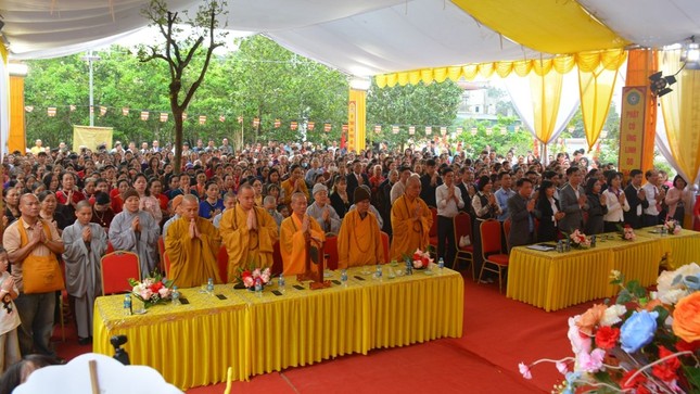 Chư tôn đức Tăng Ni, đại diện các cơ quan, Phật tử chứng minh tham dự Chư tôn đức Tăng Ni, đại diện các cơ quan, Phật tử chứng minh tham dự