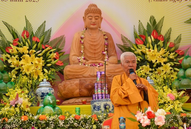 Hòa thượng Thích Tiến Thịnh đạo từ tại buổi lễ Hòa thượng Thích Tiến Thịnh đạo từ tại buổi lễ