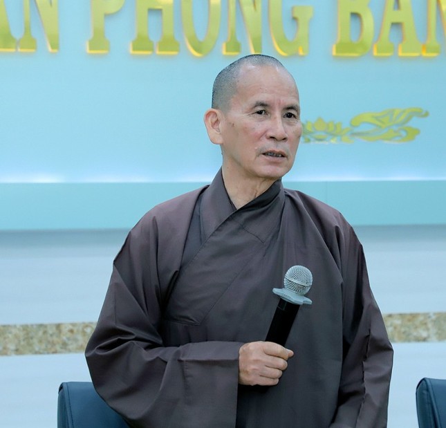 Hòa thượng Thích Thiện Thống phát biểu đúc kết buổi họp