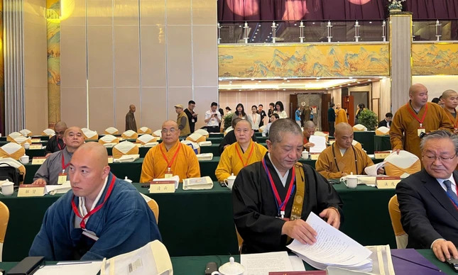 Chư tôn đức GHPGVN tham dự hội thảo cùng các đại biểu quốc tế