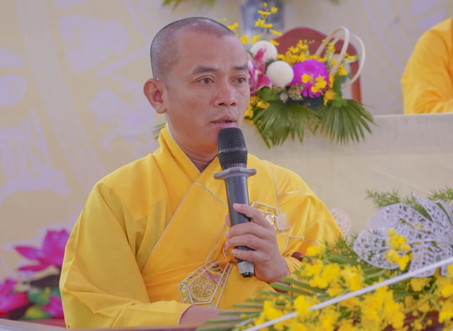 Đại đức Thích Nhuận Lợi phát biểu khai mạc