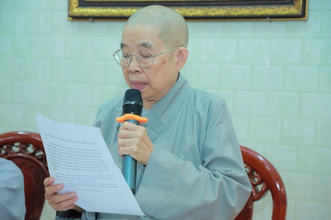 Ni trưởng Thích nữ Nhật Khương chủ trì buổi họp Ni trưởng Thích nữ Nhật Khương chủ trì buổi họp