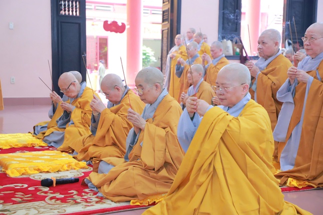 Chư Ni Thường trực Phân ban Ni giới T.Ư niêm hưởng tưởng niệm, tri ân công hạnh của cố Ni trưởng Thích nữ Chí Kiên Chư Ni Thường trực Phân ban Ni giới T.Ư niêm hưởng tưởng niệm, tri ân công hạnh của cố Ni trưởng Thích nữ Chí Kiên