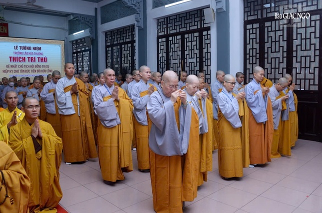 Chư Ni Phân ban Ni giới T.Ư, TP.HCM thành kính dâng hương tưởng niệm Chư Ni Phân ban Ni giới T.Ư, TP.HCM thành kính dâng hương tưởng niệm