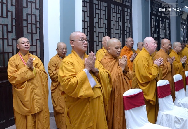 Chư tôn đức Hội đồng Trị sự, Ban, Viện T.Ư, Ban Trị sự các tỉnh thành thành kính tưởng niệm Chư tôn đức Hội đồng Trị sự, Ban, Viện T.Ư, Ban Trị sự các tỉnh thành thành kính tưởng niệm