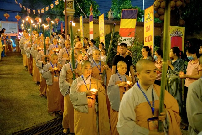 [Ảnh] Đại giới đàn Trí Tấn: Giới tử thực hiện nghi thức tuần chiếu và tĩnh tọa ảnh 14