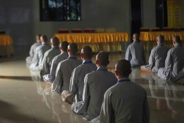 Giới tử tọa thiền