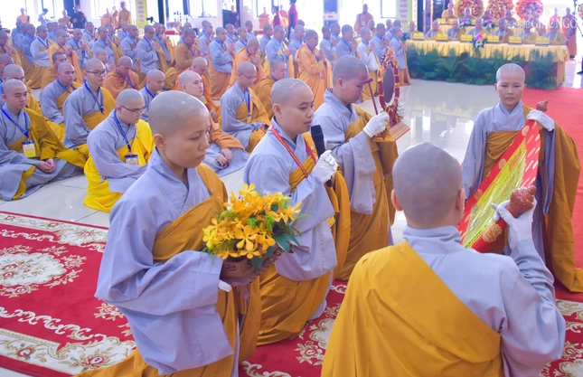 Cung tuyên Thập sư đàn giới Ni