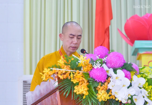 Đại đức Thích Huệ Tín báo cáo tiến độ tổ chức Đại giới đàn Trí Tấn