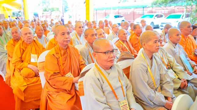 Chư Ni các Phân ban Ni giới tỉnh, thành phố tham dự tọa đàm