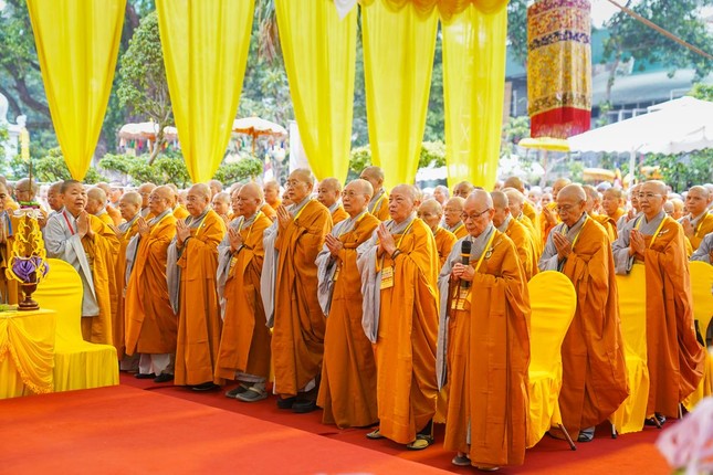 Hà Nội: Phân ban Ni giới T.Ư dâng hương Đức Thánh Tổ Ni Đại Ái Đạo và chư Ni tiền bối tại chùa Kim Liên ảnh 9