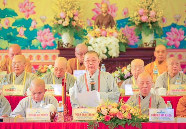 Ni trưởng Thích Đàm Thành phát biểu khai mạc tọa đàm